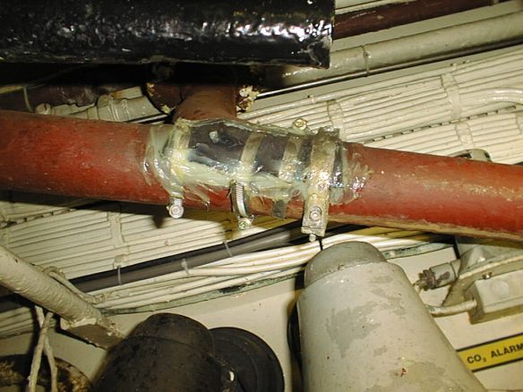 Viðgerðir á rörum með allt í gangi