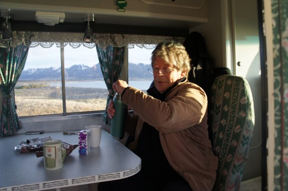 Stjáni Splitt fær sér kaffi