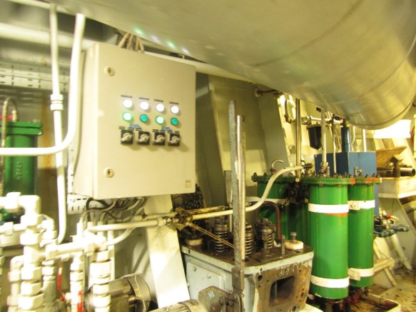 Eldsneytissíur og stjórnskápur eldsneytis dælna