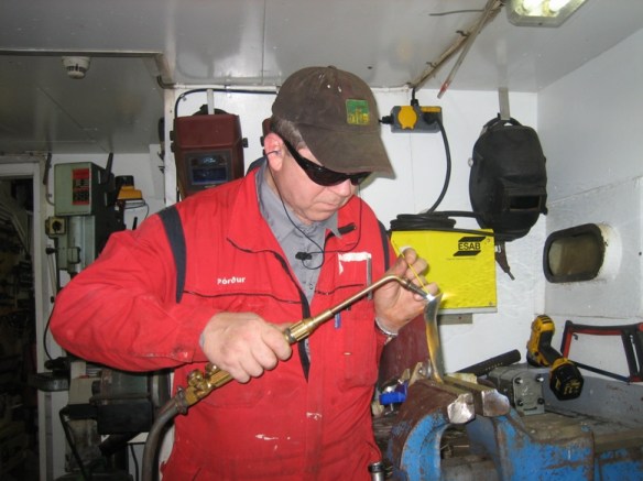 Meistari Þórður mundar tækin