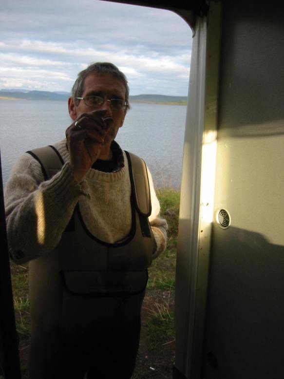 Sennilega að lýsa stærðinni á fisknum