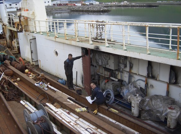 Smíðað nýtt dekkhús utanum dælur