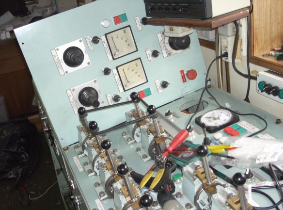 Stjórnpúlt í brú