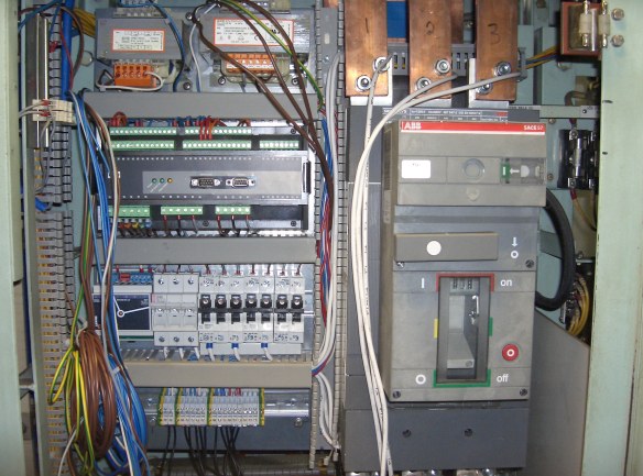 Rafbúnaður í aðaltöflu vélarúmi 