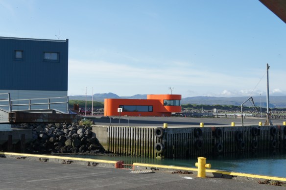 Flott hafnarhúsið sést vel
