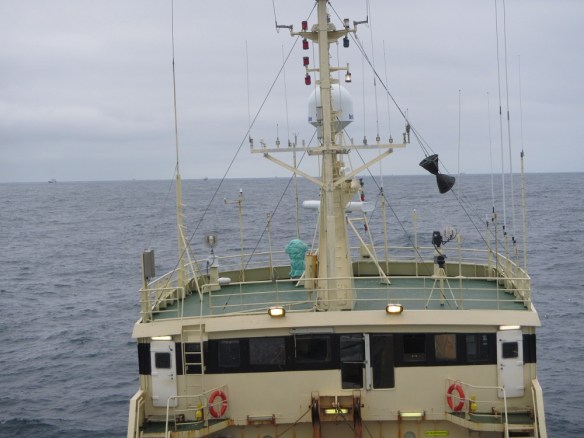 Merki tveir svartir þríhyrningar á móti hvor öðrum