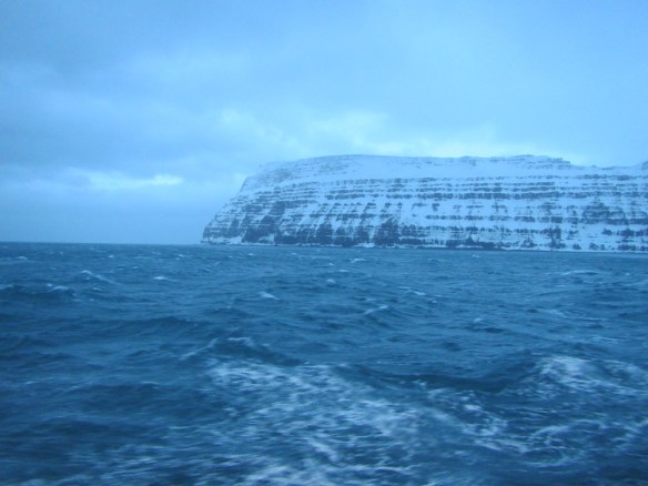 Veðrið hamast fyrir utan.