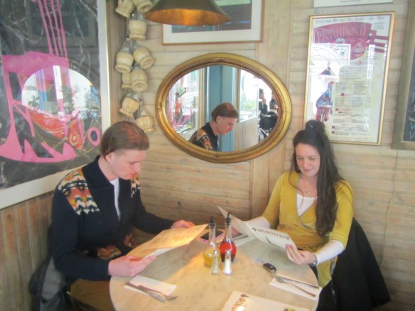 Farið á Hornið í hádegisverð.