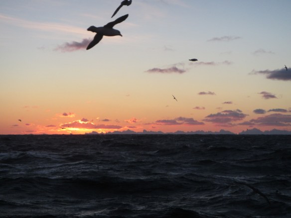 Sólarupprás við Noregsstrendur.