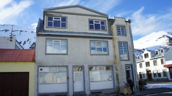 Stillasinn færður í dag.