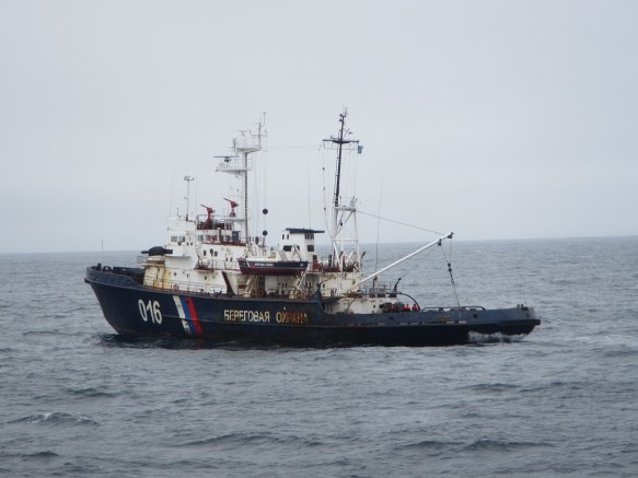 Gæsluskipið býður á meðan.