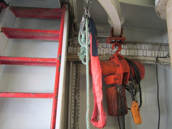 Æfing, björgun úr eldi í vélarúmi.