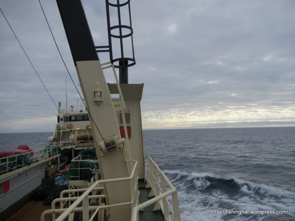 Áfram siglum við, verðum í landi annað kvöld ef allt gengur upp.