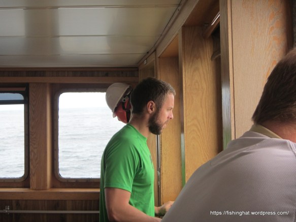 Kristó og Siggi fylgjast með.