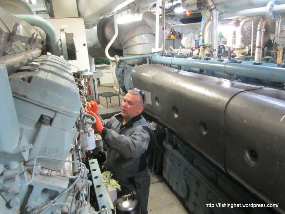 Skift um olíuverk á ljósavél 1