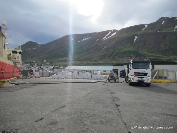 Löndun og olíutaka í dag.